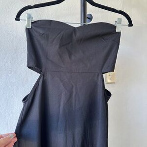 Valia Classic Black Strapless Dress